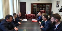 Глава Адыгеи встретился с председателем правления "Движения первых" Артуром Орловым и участницей федеральной кадровой программы «Время героев» Дарьей Светяш - NatPress
